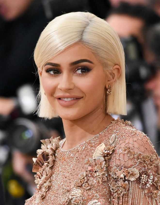 This beauty maven does it once again. This time, she sports a peroxide blonde bob that is one part chic and all parts cool (Photo: Getty)