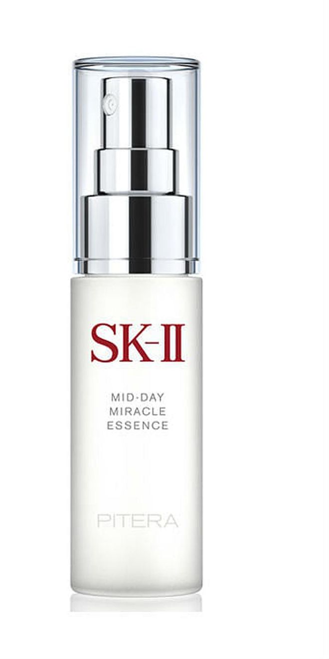 While the brand’s patented Pitera™ compound in the mist leaves the skin radiant and youthful, the MoistureLock Complex works to hydrate your skin, leaving it quenched and satiated. Photo: SK-II