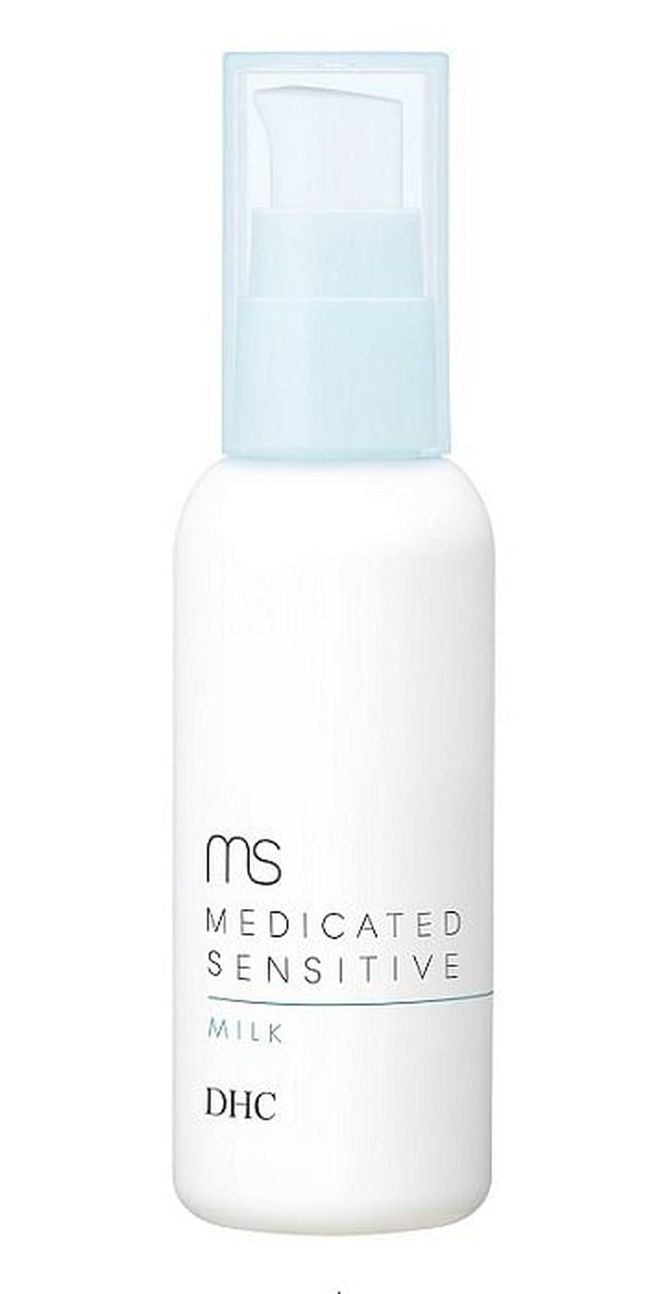 Precisely formulated to be slightly acidic (so as to match skin's natural pH), this delivers much-needed moisture to the skin. It is also free of fragrances, colourants, alcohol and parabens to keep any possible irritation at bay.