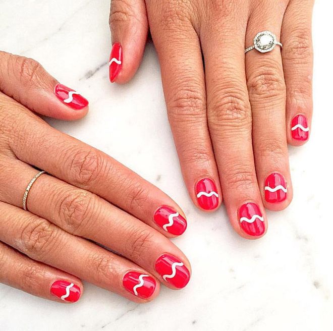 A simple white wave provides a modern twist on rosy red fingers. @ciaomanhattan