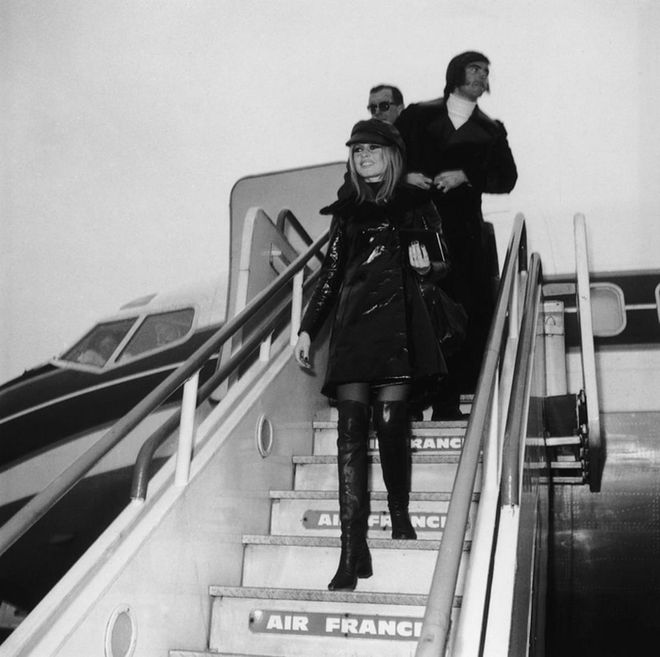 The actress was followed by her boyfriend Patrick Gillies at Heathrow Airport in December 1968.

Photo: Getty 