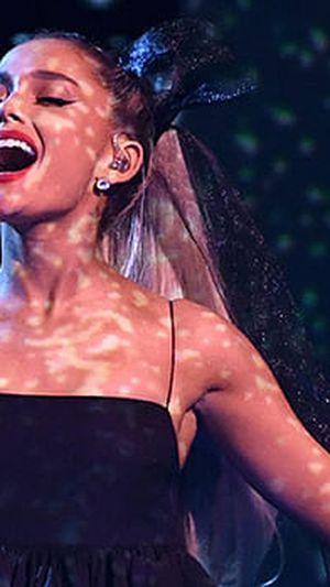 Ariana-Grande-Givenchy-2019