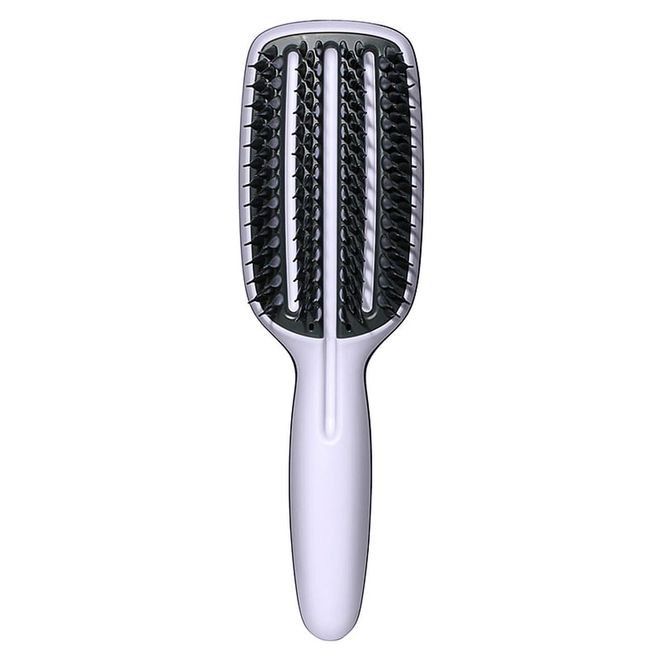 Its uniquely designed “teeth” rid wet hair of excess water with each brushing motion, thereby saving styling time while minimising hair breakage from combing.