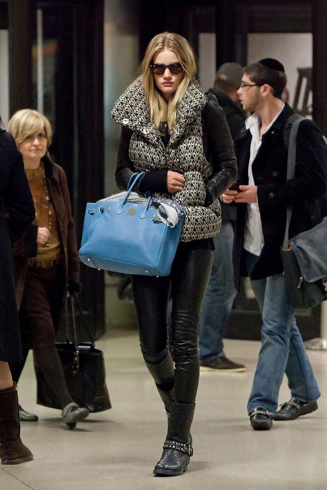 The model turned designer and beauty entrepreneur sports a similar iteration of SJP's Birkin with a printed puffer vest and skinny leather leggings. It seemed like blue Birkins were the microtrend we never noticed in 2011.  
Photo: Getty