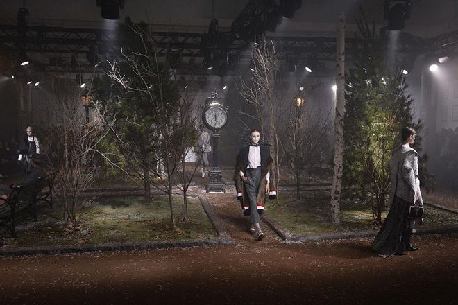 This incredible, moody set was inspired by Washington Square Park during Depression-era New York. Times have obviously improved for New York since the Great Depression, but this rustic Thom Browne set complete with an iron street clock has us itching to relive (more charming parts of) the past with some antiquing, stat. 