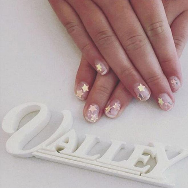 Two gold stars for the easiest nail look ever.
@valleynyc