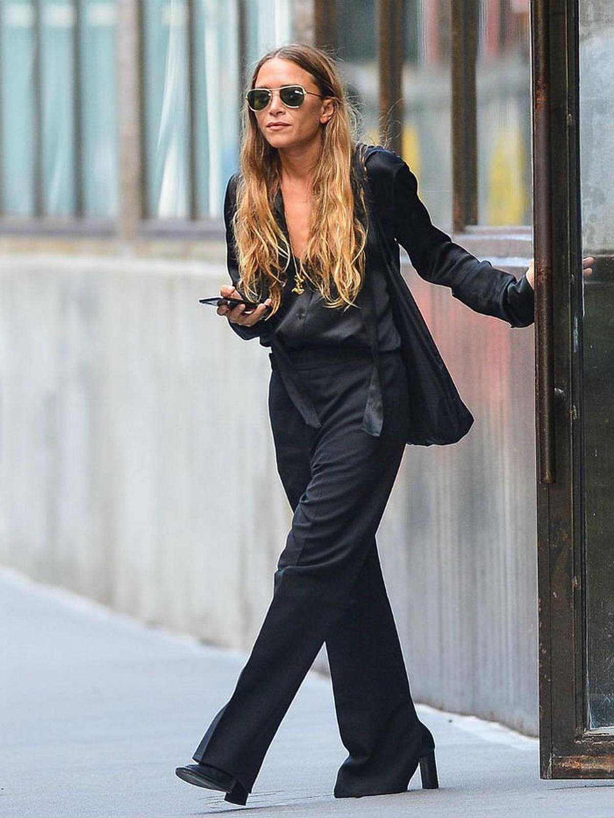All Of The Olsen Twins' Best Street Style Moments | Harper's Bazaar ...