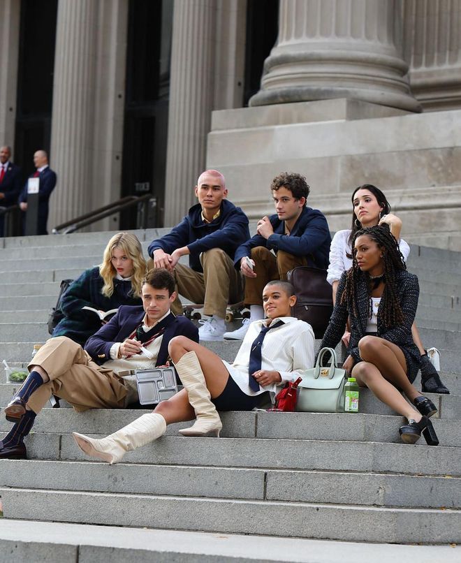 Here’s Your New ‘Gossip Girl’ Cast on the Iconic Steps of the Met Museum