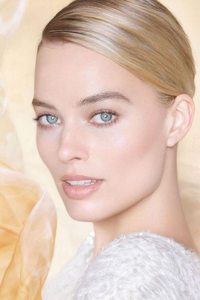 It is notoriously difficult to visually capture the scent of a fragrance, but as the face of Chanel's new Gabrielle Chanel Essence, Margot Robbie accomplishes it, through her appearance in the campaign swathed in sheer silk while swaying to the Beyoncé song, 'Halo'.

Photo: Chanel