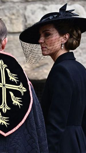 Princess Kate Wear Queen Elizabeth II Pearls