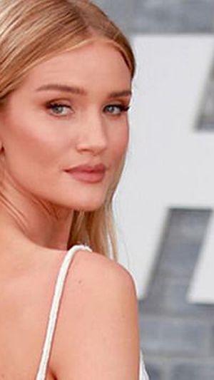 hbsg-rosie-huntington-whiteley-fast-and-furious-versace