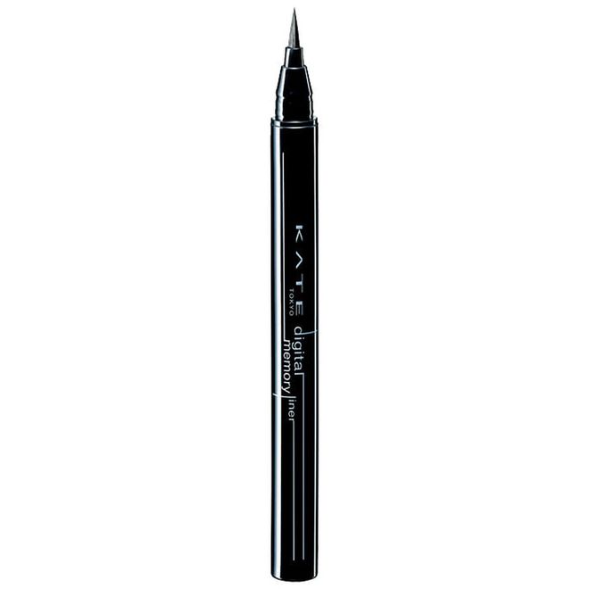 A unique flat-tapered tip means unparalleled precision while its polymer-rich formula repels sweat and water for smudge-free wear. 