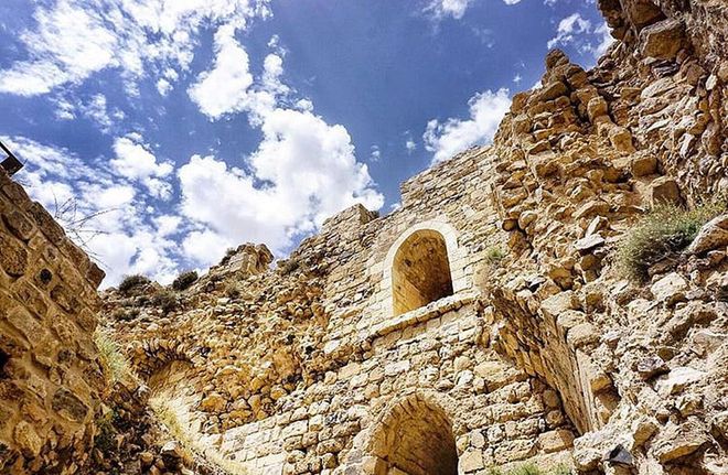 As one of the largest Crusader-era castles, this beauty is not something to overlook. At the castle, there's a citadel, fortress and many dimly-lit stone corridors. Squeeze in a mini-hike by taking the stairs to visit the Mamluk-era palace, where you can find beautiful stone carvings. 

Photo: Instagram
