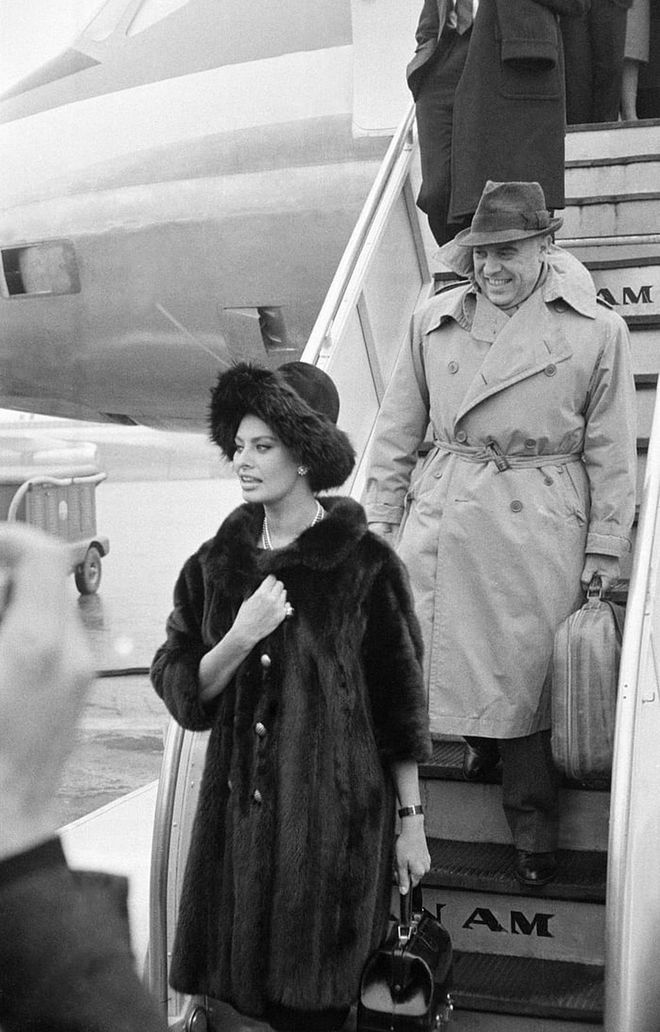 Arriving in France with Carlo Ponti.

Photo: Getty 
