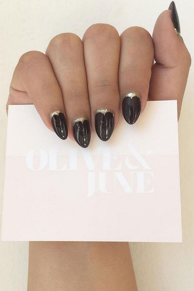 The manicure version of your holiday LBD: this reverse French adorned with scalloped glitter.
@oliveandjune