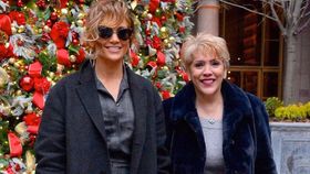 Jennifer Lopez and her mother Guadalupe Rodríguez (Photo: Robert Kamau/Getty Images)