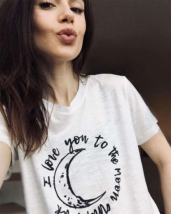 The actress and writer shows her love for her fellow women with a sweet graphic tee.