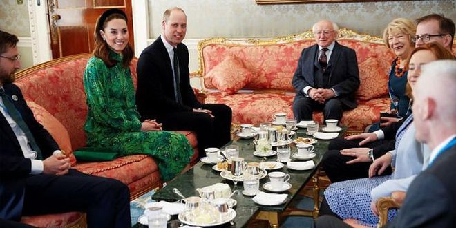 The Duke and Duchess of Cambridge enjoy a chat with the president and guests.

Photo: Getty