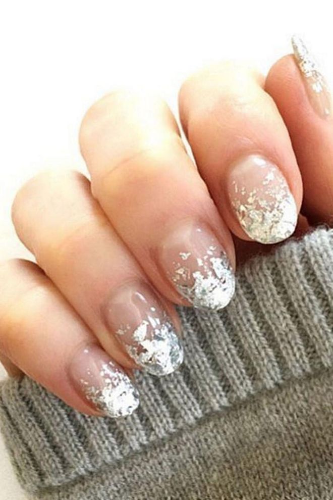 French-inspired foil tips look chic with a slightly elongated almond-shaped nail.
@naominailsnyc