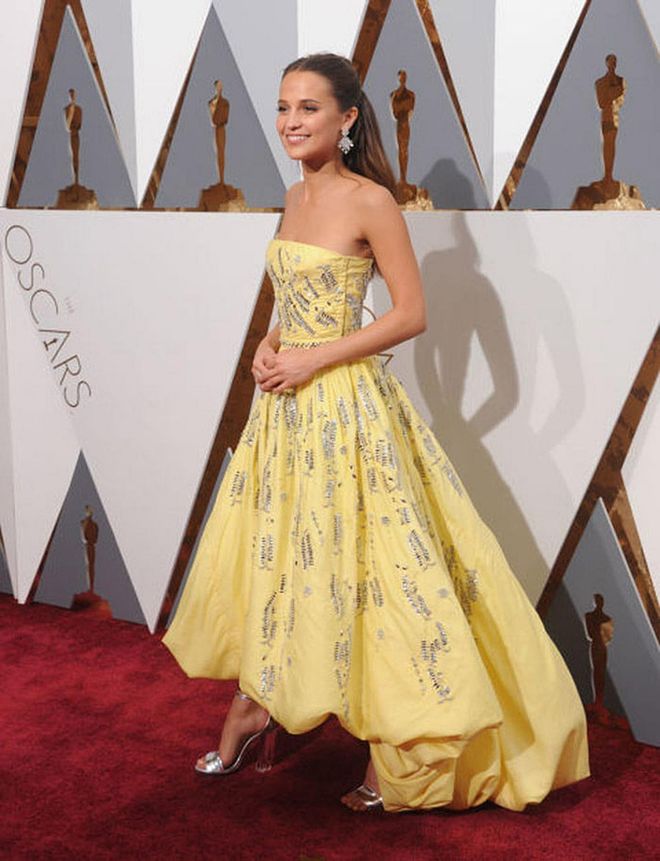 The Oscar winner for best supporting actress in The Danish Girl looked like an enchanting Disney princess in this beaded Louis Vuitton gown.
