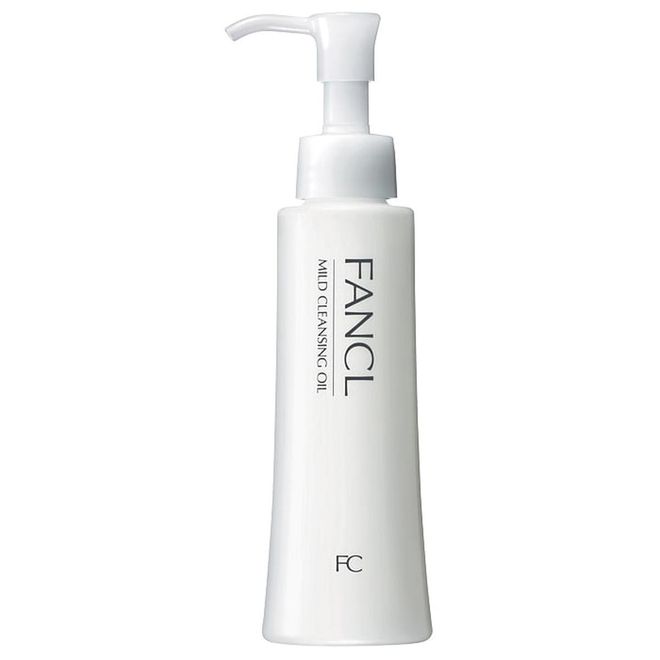 Its Nano Cleansing formula erases all traces of makeup and prevents the build-up of comedones for cleaner, clearer skin. 