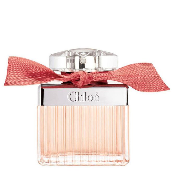 A transparent ethereal rose that wafts and leaves an enchanting trail wherever you go. A fresh bergamot opening follows a youthful damask rose heart and grounded by an airy white musk. <b>Easy-going and flirty, the perfect everyday scent for a charming lady. </b>