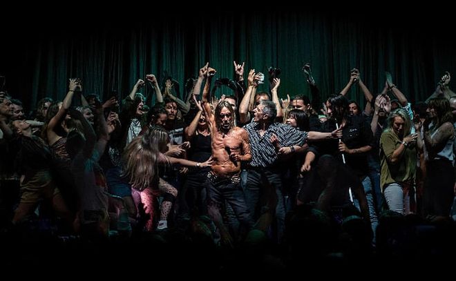 This image captures the moment when audience members were invited on stage to dance at an Iggy Pop concert in Sydney Opera House, Australia. To Veling, the scene is reminiscent of a passage from the Bible: ‘Because she thought, “If I just touch his clothes, I will be healed.”’ (Mark 5:25-34, line 28). The image has been likened to religious paintings by Caravaggio, and his chiaroscuro technique. It has since gone viral on social media, making 40,000 people, including Iggy Pop, very happy.