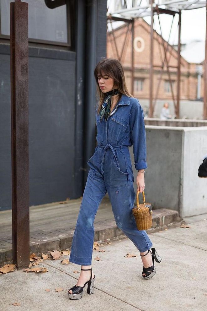 A denim jumpsuit worn with platform sandals and a basket bag makes for the perfect '70s vibe this season.

Photo: Diego Zuko