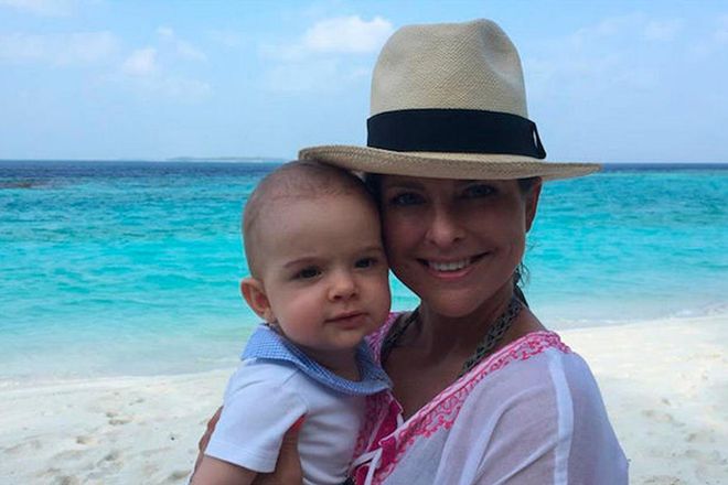 Here he is with mummy! Princess Madeleine shared this precious photo on their family vacation to the Maldives. Photo: Facebook 