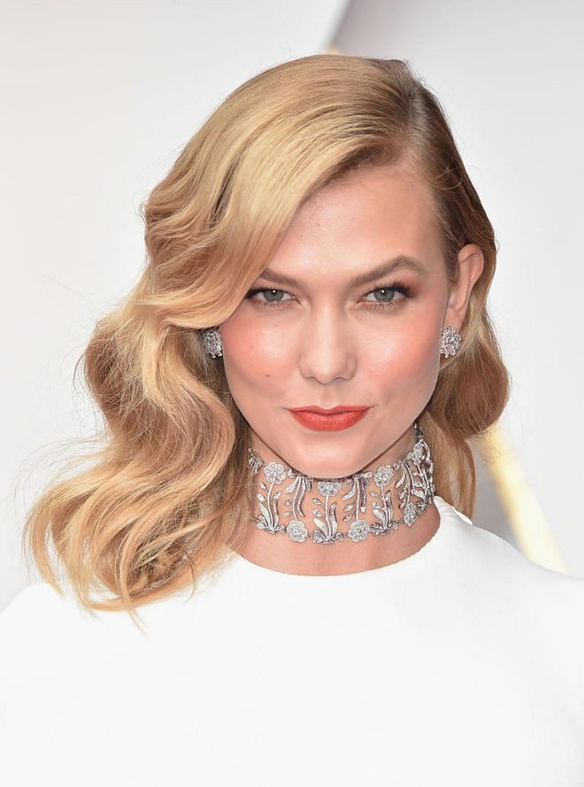 Karlie Kloss is positively glowing with peachy blush and coral lips (and lots of bling). 

Photo: Getty Images