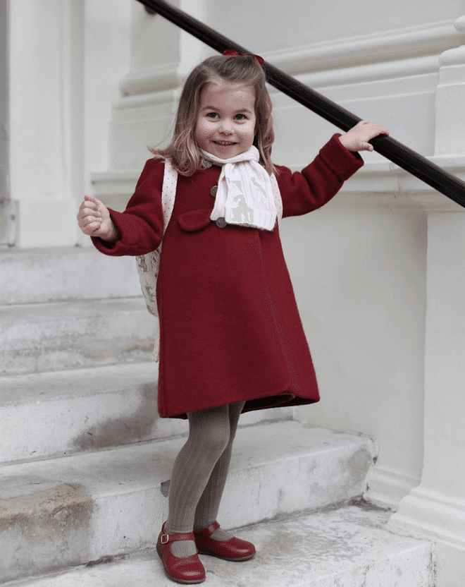 Recently, the Queen asked a 10-year-old school girl, Emily Clay, if she “looked after” her 6-year-old sister, Hadleigh. Her mum, Ellen, explained that "It’s the other way around." That was familiar to the Queen, who answered, "It’s like that with Charlotte and George." Photo: Instagram 