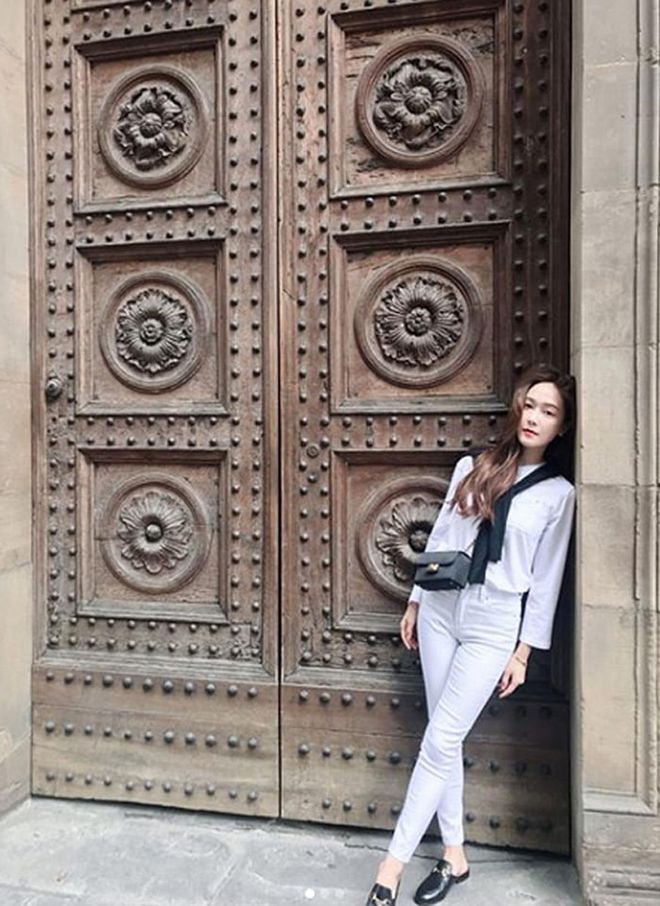 During a trip to Florence, Jung one-ups the standard tourist outfit with a structured purse slung across her almost all-white outfit and Gucci loafers. 
Photo: Instagram