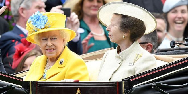 Queen Elizabeth II made her entrance with daughter Princess Anne.
Photo: Getty