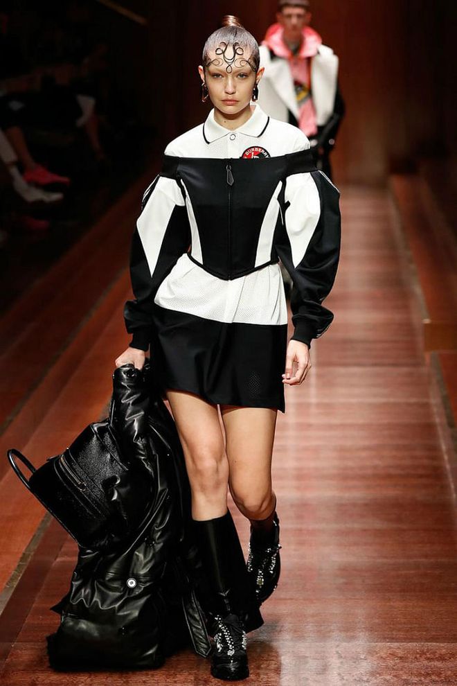 Gigi Hadid Runway Burberry Fashion