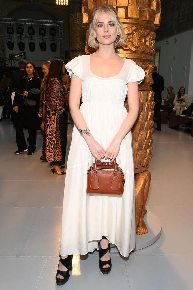Lucy Boynton accessorised with a brown mini-bag for the show.

Photo: Pascal Le Segretain / Getty