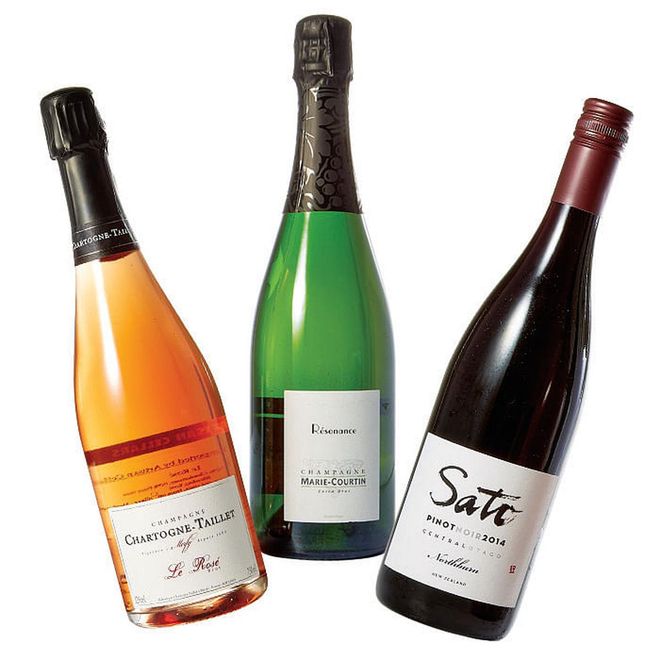 ’Tis the season to be jolly, and nothing improves a good meal like fine wine. Boasting an extensive selection of top quality wines from France and New Zealand, Artisan Cellars offers limited-production
Burgundies and bubbly that will perfectly complement your holiday feasts. (From left:
Champagne Chartogne-Taillet,
Le Rosé Brut; Champagne
Marie-Courtin, Résonance, Extra Brut; 2014 Sato, Pinot Noir, Artisan Cellars)