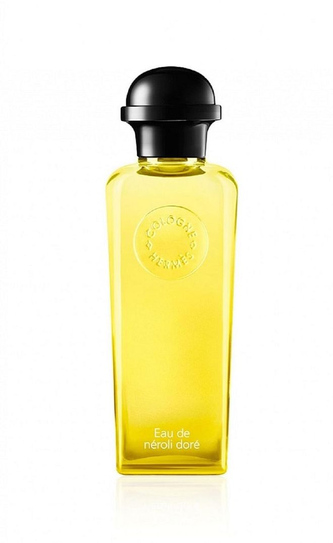 Jean-Claude Ellena's take on a neroli emphasizes the aromatic and bitter aspects of the ingredient. A bitter orange opening leads to a neroli that is roughened up by saffron for a more bitter and earthy vibe. This is perfect for people looking for a different take on neroli and for those who don't like overtly sweet scents. 