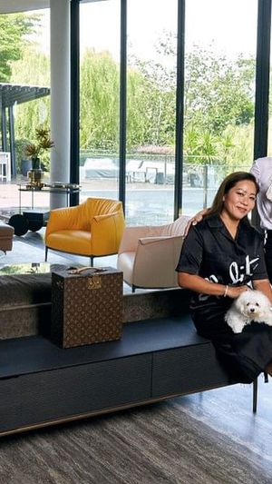 A Fashionable Life: Mae Tan and Janet Toh