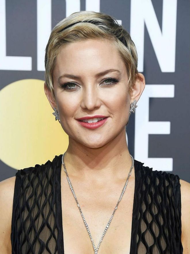 Since she sheared off her locks, Kate Hudson has been all kinds of #hairgoals. And here she is looking fresh and radiant with coral cheeks and stained lips. 