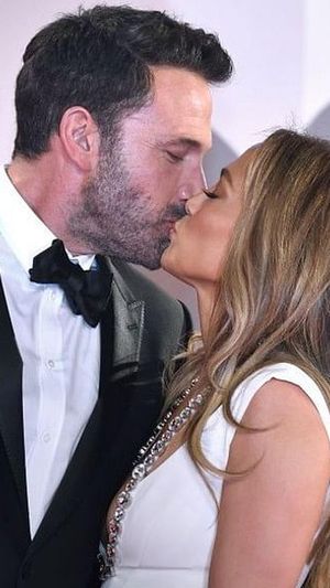 Jennifer Lopez Ben Affleck Kiss