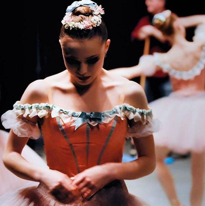 Hailing from New York, this elegant ballerina excites us with her backstage antics which always puts a smile on our faces. (Photo: Instagram - @saramearns)