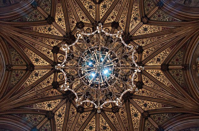 House of Parliament's ceiling inspired its namesake ring