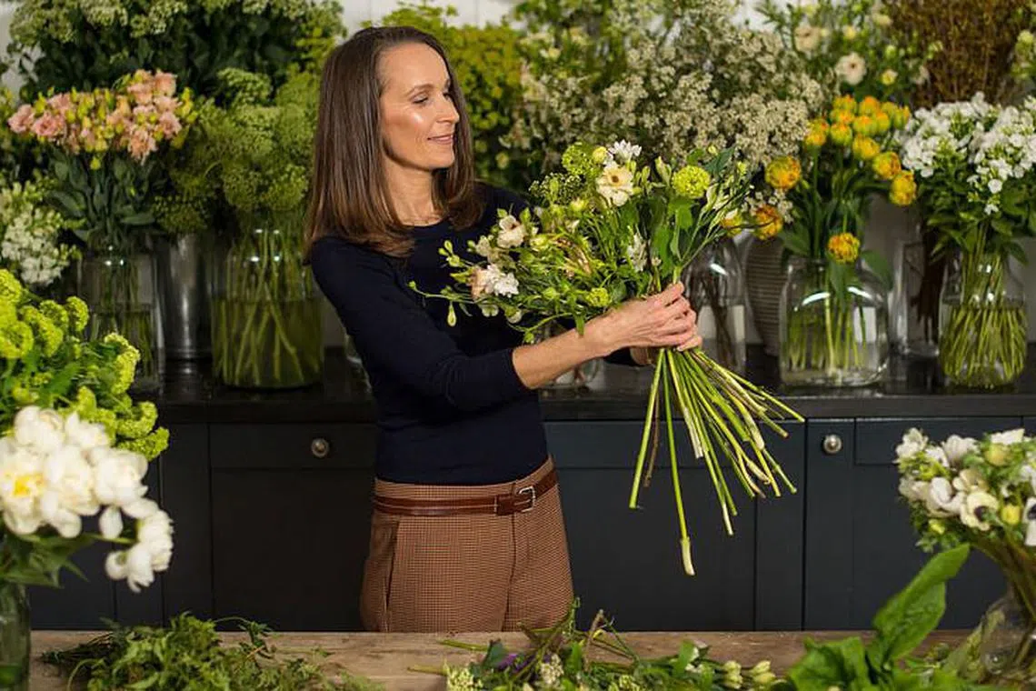 10 Easy Ways To Make Flowers Look Beautiful In Your Own Home Harper's