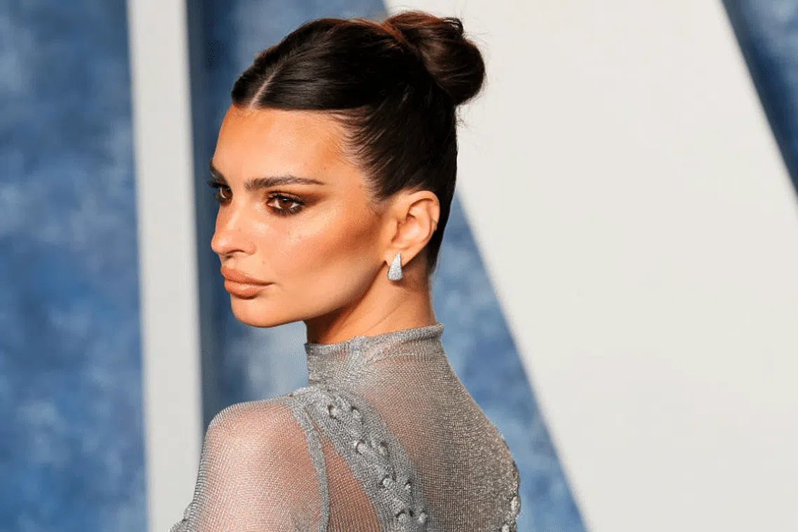 EmRata Says She Didn't Think The Harry Styles Kiss Would Go Viral ...