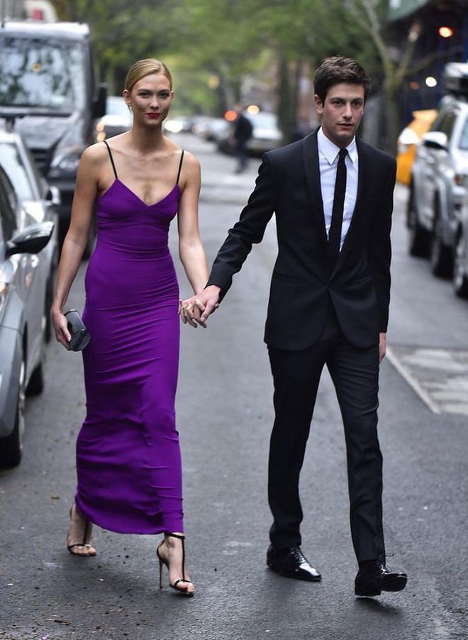 KARLIE KLOSS AND JOSHUA KUSHNER WALK IN THE WEST VILLAGE OF NEW YORK CITY ON APRIL 26, 2016.
Photo: Getty