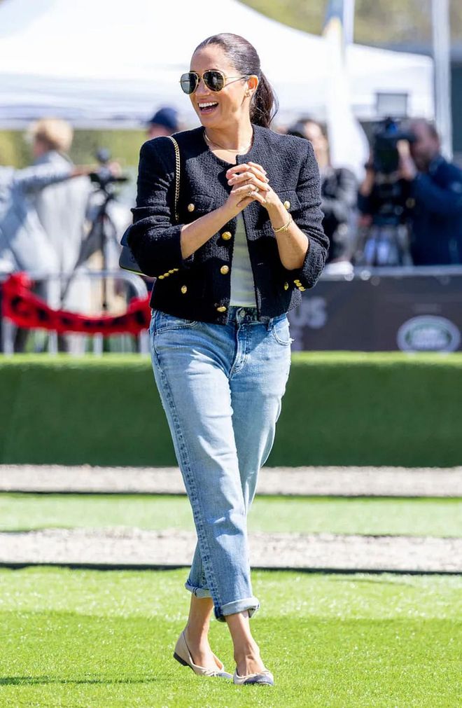 Meghan Markle Wears A Belted Jacket And Pumps To Watch The Invictus Game