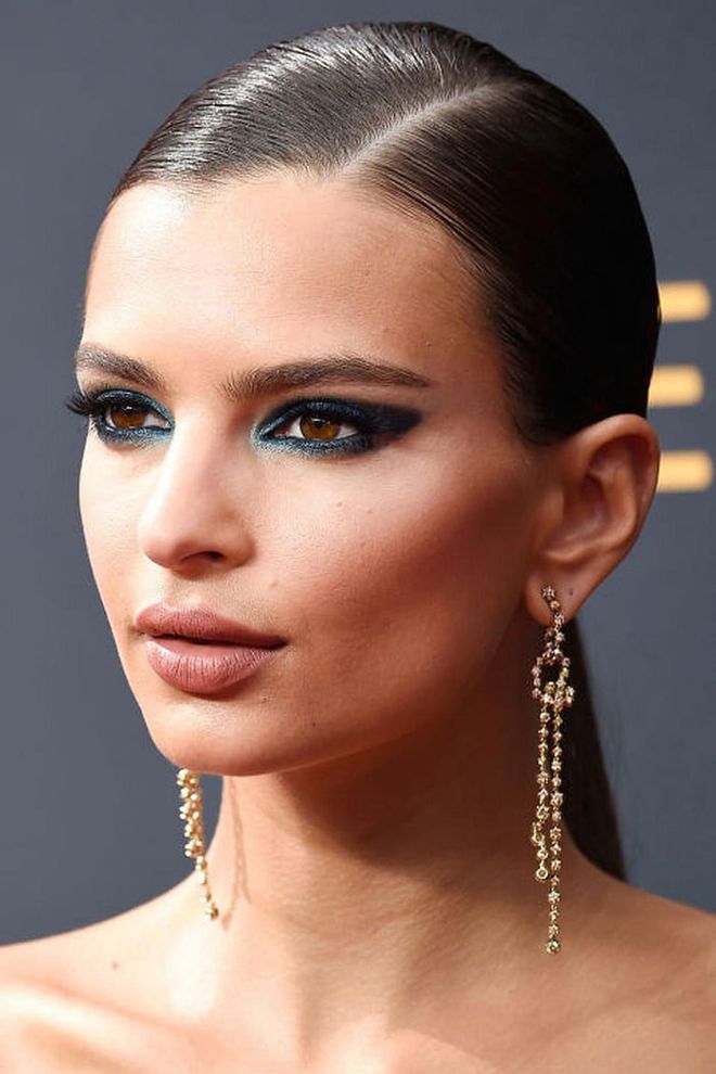 Matching your eyes to your dress is always a good idea, especially when said dress is Zac Posen. Ratajkowski's graphic, gradient blue eye was created by the master of bold eye colour, makeup artist Hung Vanngo.