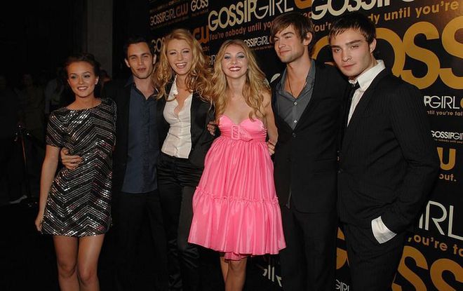 Leighton Meester, Penn Badgley, Blake Lively, Taylor Momsen, Chace Crawford, and Ed Westwick at a Gossip Girl premiere event in 2007. (Photo: L. Busacca/Getty Images)