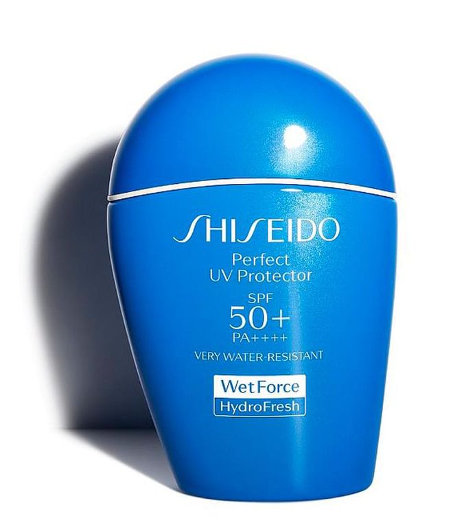 Ideal for outdoor use, this unique formula strengthens its sun protection when it comes in contact with water. Plus, it's also fortified to deliver added moisture to skin.