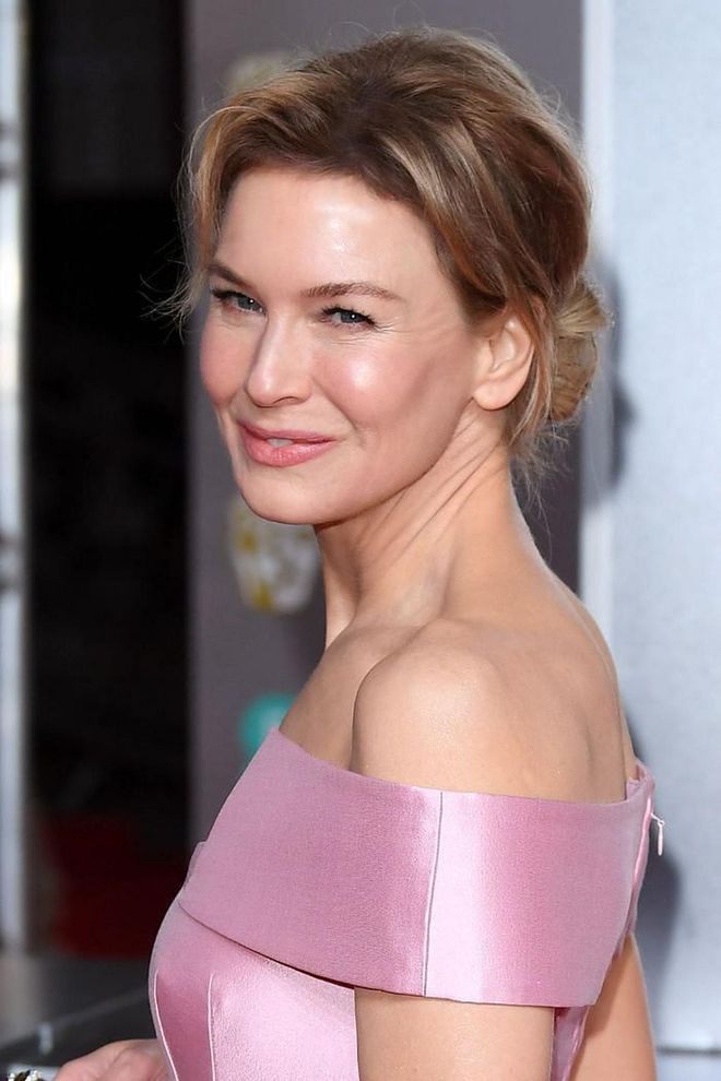 Renee Zellweger's textured chignon made her a picture of sophistication.

Photo: Karwai Tang / Getty